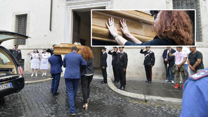 Carabiniere ucciso. Arrivo del feretro alla camera ardente